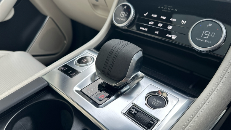 Jaguar F-Pace 2.0 D200 R-Dynamic HSE Black 5dr Auto AWD Diesel Estate